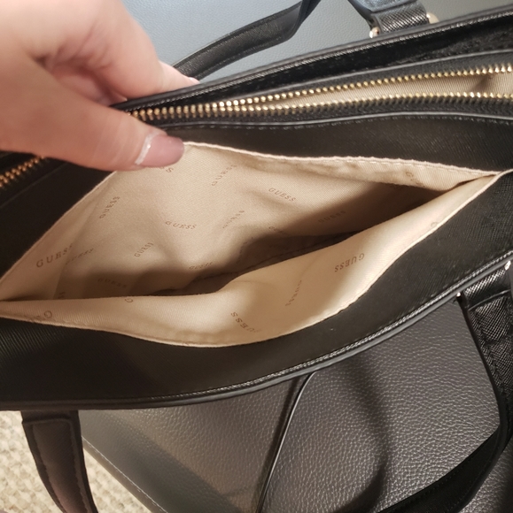 Authentic Guess Shoulder Bag - Picture 3 of 8